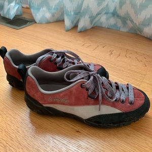 Waterproof Teva Hiking Shoes, size 6